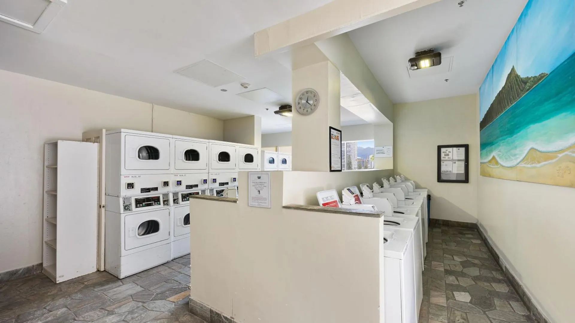 Freshly Renovated Studio With Iconic Diamond Head Views! Гонолулу