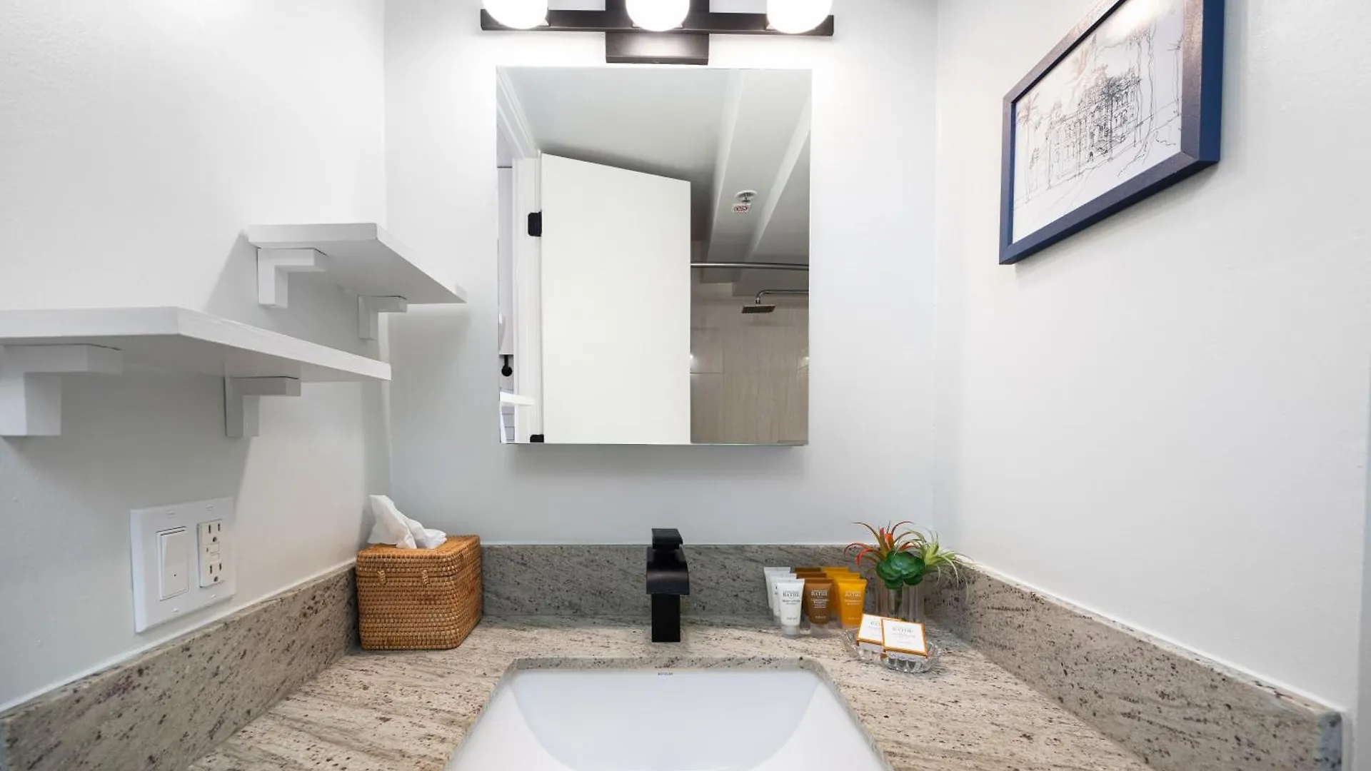 Апартаменты Freshly Renovated Studio With Iconic Diamond Head Views! Гонолулу США