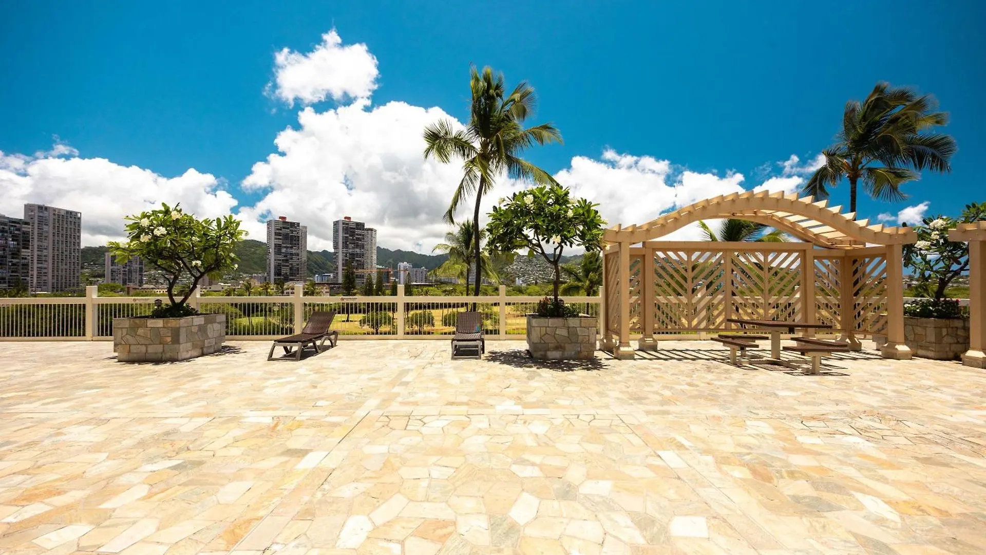 Freshly Renovated Studio With Iconic Diamond Head Views! Гонолулу