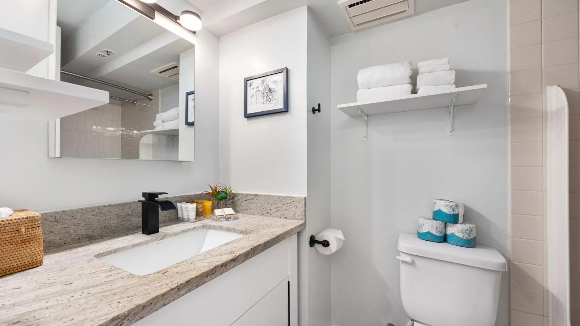 Freshly Renovated Studio With Iconic Diamond Head Views! Honolulu 0*,  USA