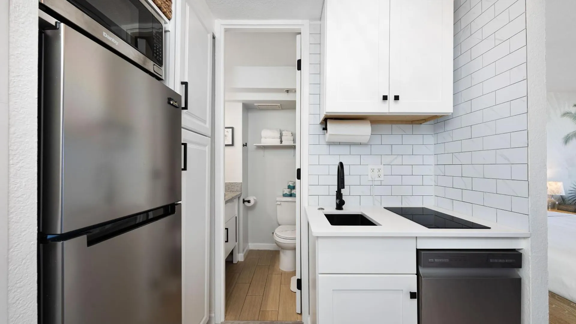 Freshly Renovated Studio With Iconic Diamond Head Views! 檀香山