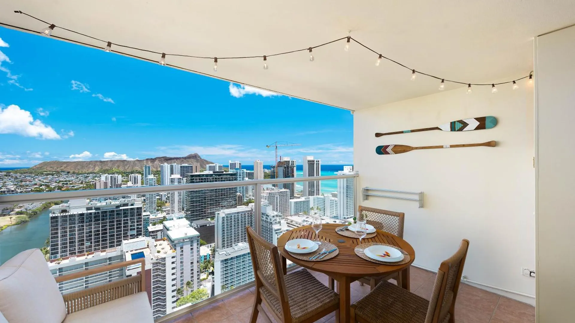 Freshly Renovated Studio With Iconic Diamond Head Views! location